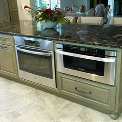 Bertch Kitchen+ Cabinetry / Island Photo - Kitchen Cabinetry