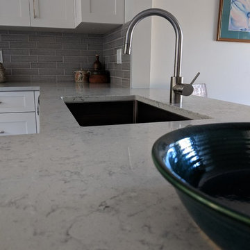 Small Transitional Kitchen