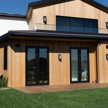 A Modern Country home in Hidden Hills thanks to the woodwork
