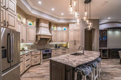 Kitchen - transitional kitchen idea in Tampa