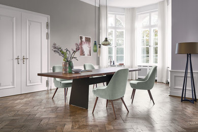 Design ideas for a traditional dining room in Dusseldorf.