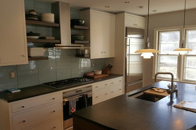 Inspiration for a modern kitchen remodel in Kansas City