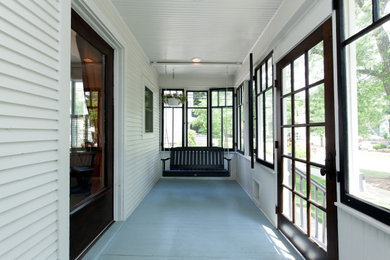 Transitional porch idea in Chicago