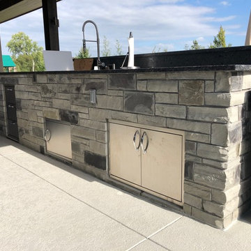 Outdoor Kitchen Charcoal Canyon Natural Thin Stone Veneer