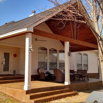 Brushy Creek, TX, covered patio with all the trimmings under one roof!