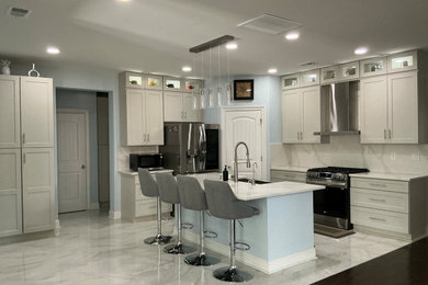 Example of a classic kitchen design in Atlanta