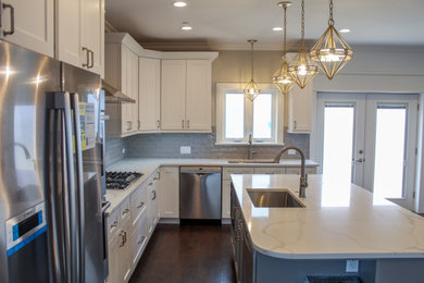 Kitchen - kitchen idea in Chicago