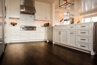 Kitchen - modern kitchen idea in Austin