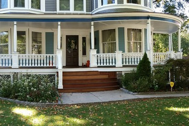 Huge ornate porch photo in New York