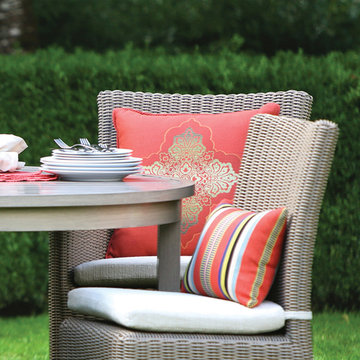 Outdoor Dining Table (Thos. Round Table)