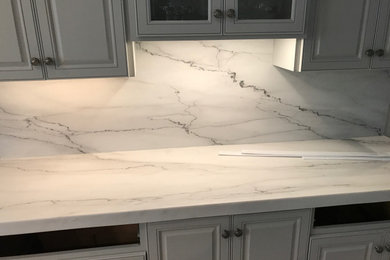 Example of a kitchen design in Austin