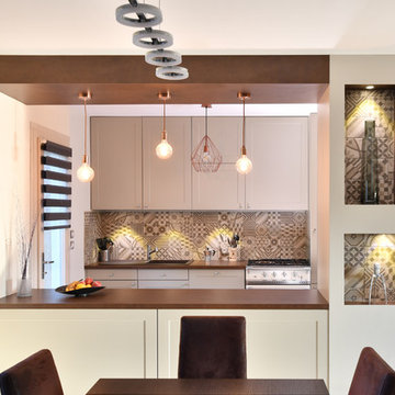 Renovating traditional cuisine around a Lacanche and a pillar.