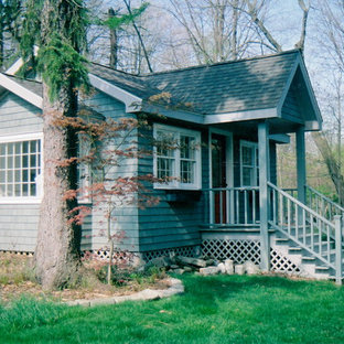 Design ideas for a small arts and crafts home studio in New York.