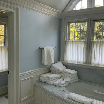 Beautiful Cafe Curtains add Elegance to Master Bath