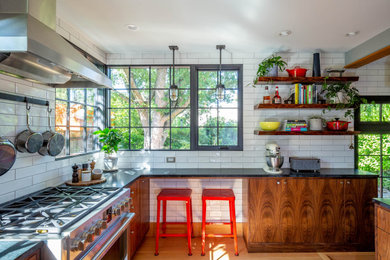 Example of a kitchen design in Portland