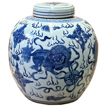 Hand-Painted Foo Dogs Lions Blue White Porcelain Ginger Jar Hws2537