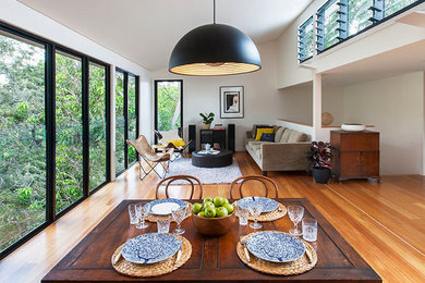 Design ideas for a transitional dining room in Brisbane.