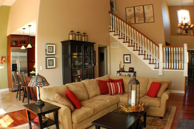 Example of a trendy living room design in Chicago