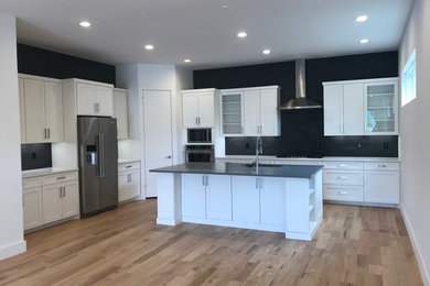 Transitional kitchen photo in Dallas