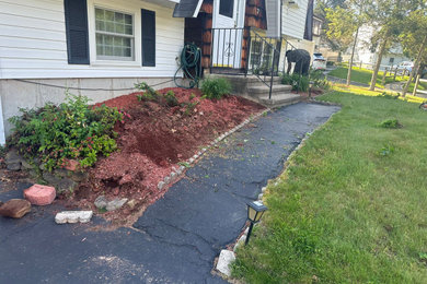 Inspiration for a landscaping in Bridgeport.