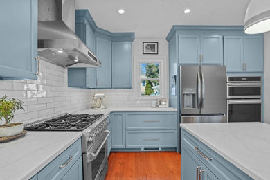 Kitchen - transitional kitchen idea in Providence
