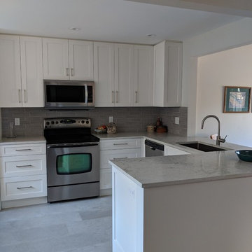 Small Transitional Kitchen
