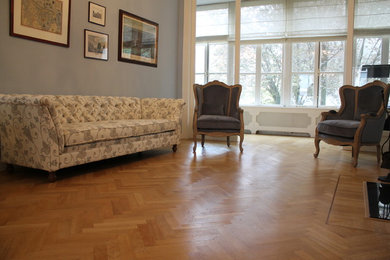 Elegant living room photo in Amsterdam
