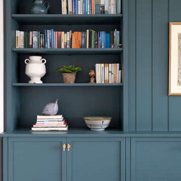 Harpenden family home, fitted bookshelves