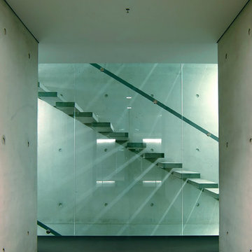 STAIRS, CORRIDORS & ENTRANCES / ENTRADAS, PASILLOS Y ESCALERAS