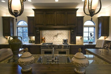 Inspiration for a timeless kitchen remodel in Tampa