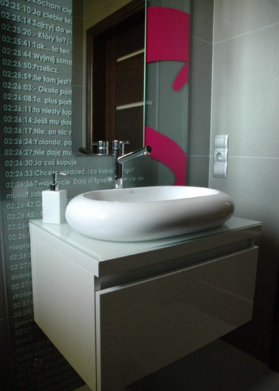 Contemporary Bathroom by studio A:W