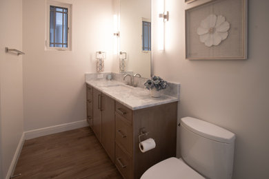 Bathroom - bathroom idea in Miami