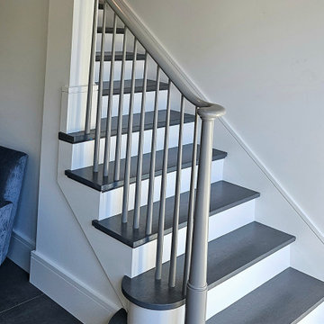 Project #112 | Traditional Staircase with Continuous Rail System