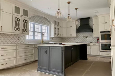Kitchen - craftsman kitchen idea in New York