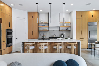 Example of a beach style ceramic tile and gray floor eat-in kitchen design in Orange County with a single-bowl sink, quartz countertops, white backsplash, quartz backsplash, stainless steel appliances, an island and white countertops