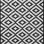 Green Decore - Lightweight Indoor/Outdoor Reversible Plastic Rug Nirvana, Black / White, 8x10 F - Easy to clean Resistant to moisture and can simply be wiped clean, Made from recycled plastic.
