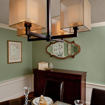 DISTINGUISHED DINING ROOM