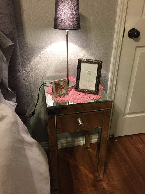 Decorating a mirror bedside table