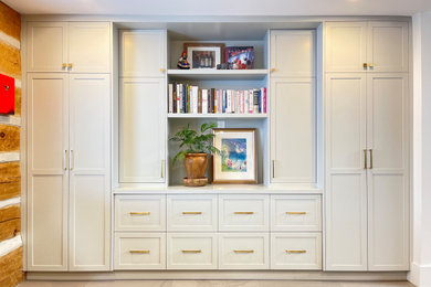 Ejemplo de despacho minimalista de tamaño medio con paredes blancas, suelo de baldosas de porcelana, escritorio empotrado, suelo gris y madera