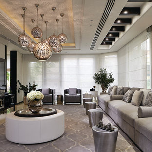 Imagen de salón para visitas abierto, mediterráneo, de tamaño medio, sin chimenea, con paredes grises, suelo de linóleo y televisor colgado en la pared