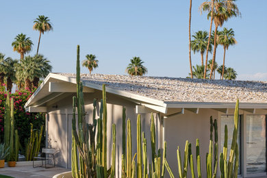 Photo of a mid-century modern landscaping in Other.