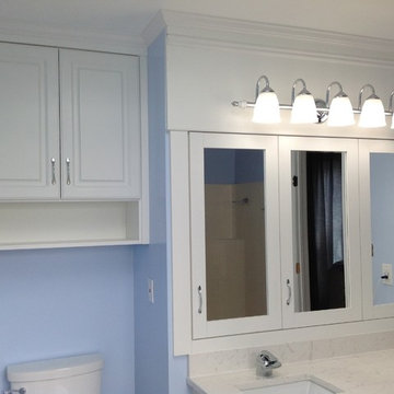 Bathroom medicine cabinet