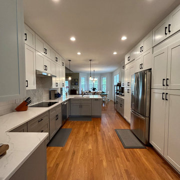 Transitional Kitchen Remodel Done in a Two-Tone Color