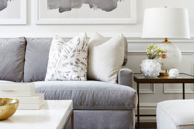 Inspiration for a transitional home design remodel in Toronto