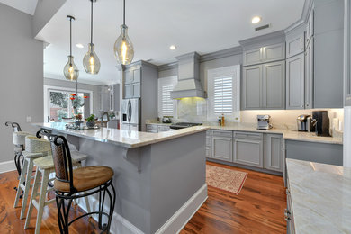 Kitchen photo in Charleston
