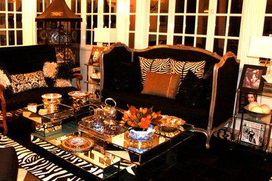 Example of an eclectic home design design in Toronto