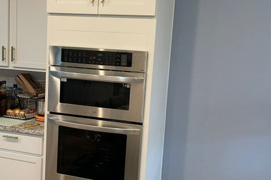 Kitchen - kitchen idea in Austin