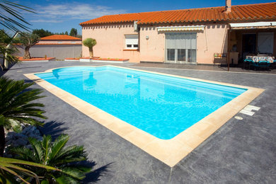 Cette image montre une piscine.