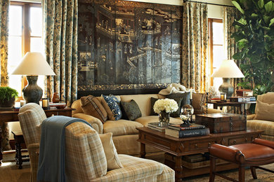 Example of a classic living room design in Los Angeles