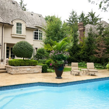 Traditional Outdoor Living